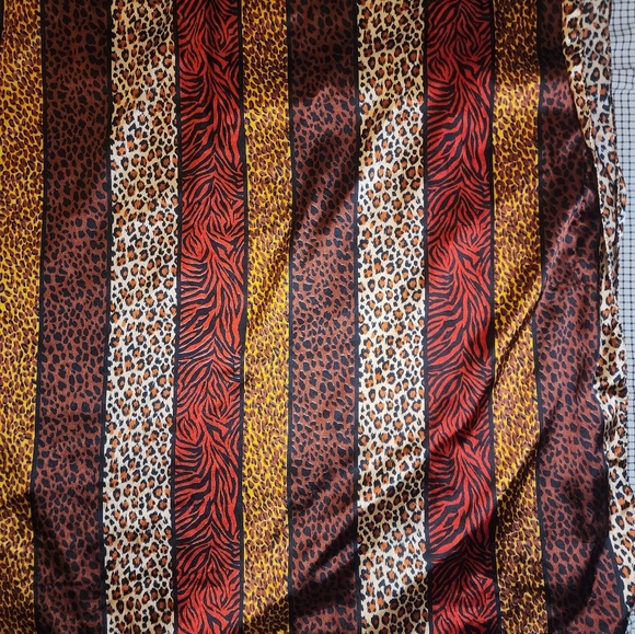 Silky Animal Print Kaftan - Picture 4 of 7